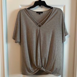 Cute soft bottom knotted short sleeve shirt